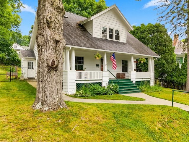 2 Biltmore Rd, Worcester, MA 01602
