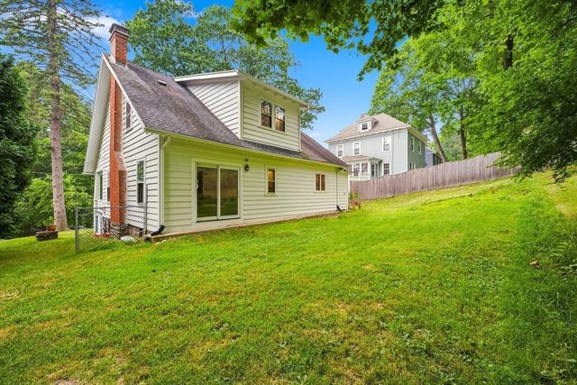 2 Biltmore Rd, Worcester, MA 01602