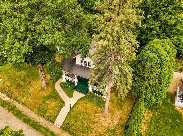2 Biltmore Rd, Worcester, MA 01602
