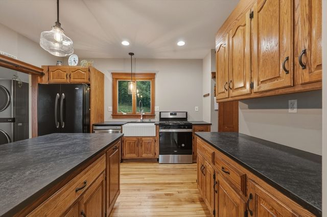2 Biltmore Rd, Worcester, MA 01602