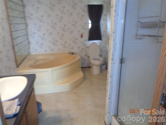 3911 Woodmont Court, Lenoir, NC 28645