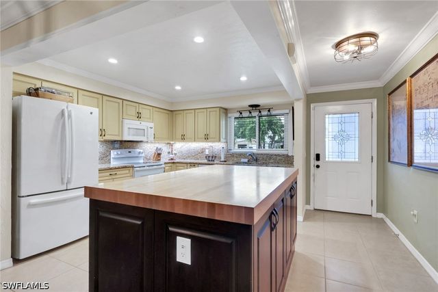 8624 Eleuthera CT, Fort Myers, FL 33907