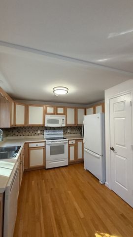 15 Rebecca Ln 15, Dracut, MA 01826
