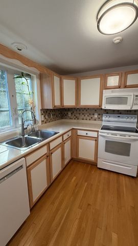15 Rebecca Ln 15, Dracut, MA 01826