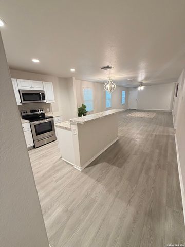 14616 STABLE SPGS, Elmendorf, TX 78112