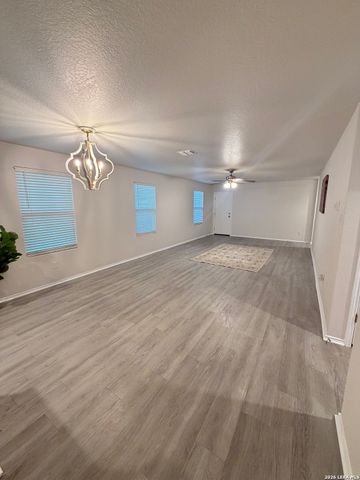 14616 STABLE SPGS, Elmendorf, TX 78112