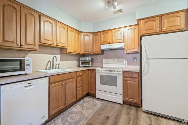 210 Springmeadow Drive C, Holbrook, NY 11741