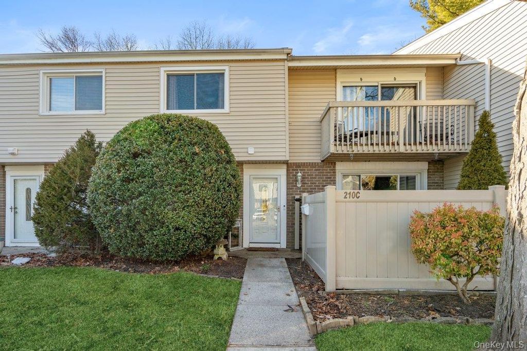 210 Springmeadow Drive C, Holbrook, NY 11741