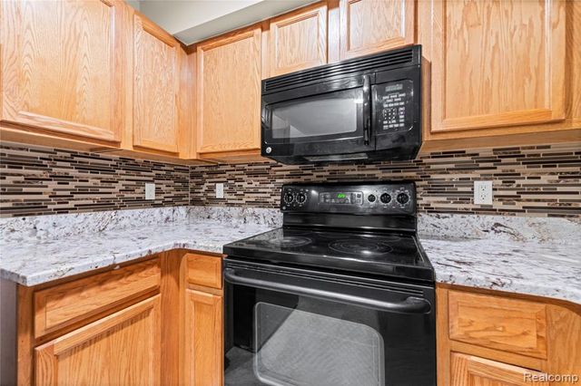 1156 Faulkner, Troy, MI 48083