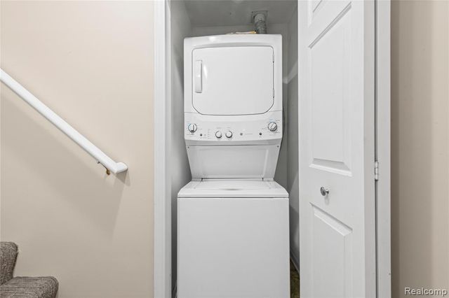 1156 Faulkner, Troy, MI 48083