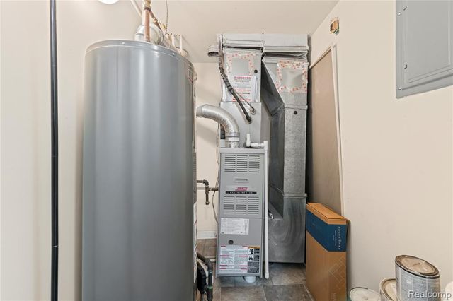 1156 Faulkner, Troy, MI 48083