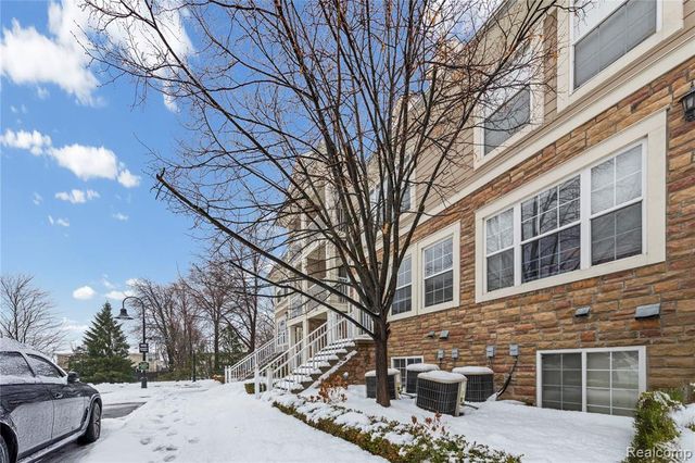 1156 Faulkner, Troy, MI 48083