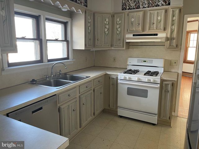 322 MCKINLEY AVE, Pitman, NJ 08071