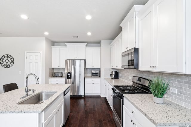 5602 Chestnut Xing, San Antonio, TX 78266