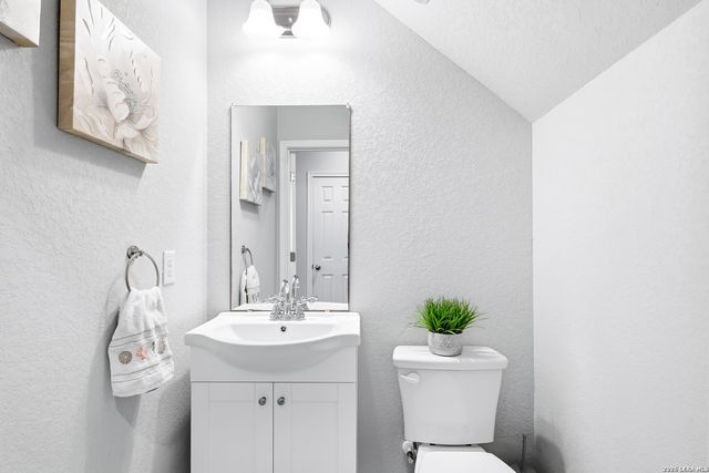 5602 Chestnut Xing, San Antonio, TX 78266