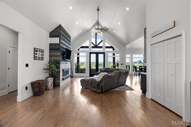 22206 Tree Farm Road, Warrenton, MO 63383