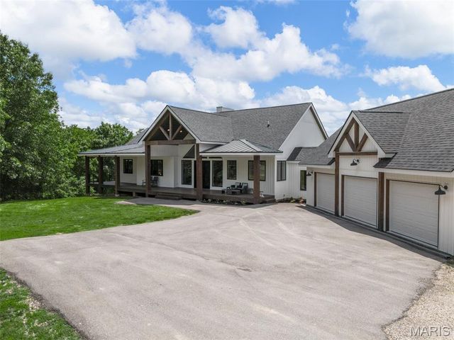 22206 Tree Farm Road, Warrenton, MO 63383