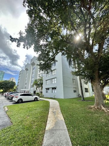 9001 SW 77th Ave C604, Miami, FL 33156