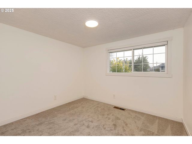 1137 Ne 193RD Ave, Portland, OR 97230