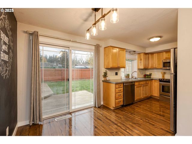 1137 Ne 193RD Ave, Portland, OR 97230