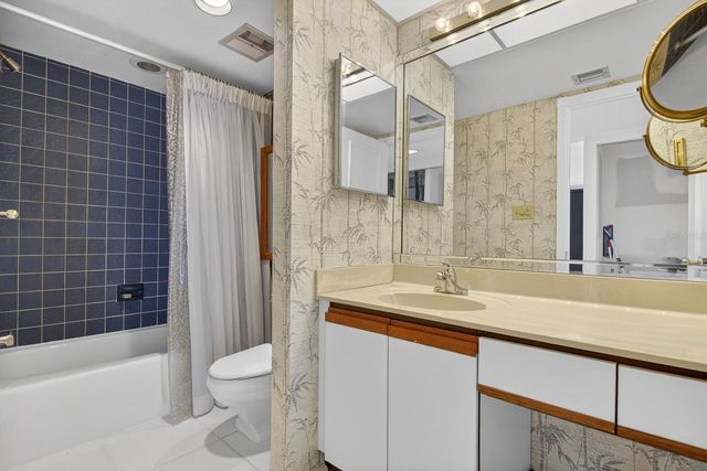 7650 BAYSHORE DRIVE 1105, Treasure Island, FL 33706