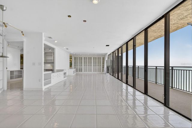 7650 BAYSHORE DRIVE 1105, Treasure Island, FL 33706