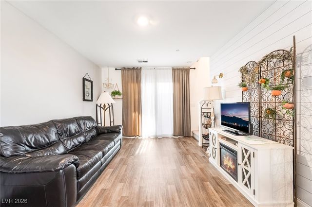 2710 Yellow Blaze Way 4, Las Vegas, NV 89183