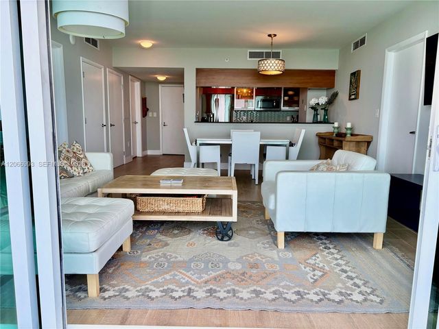 1800 N Bayshore Drive 4209, Miami, FL 33132