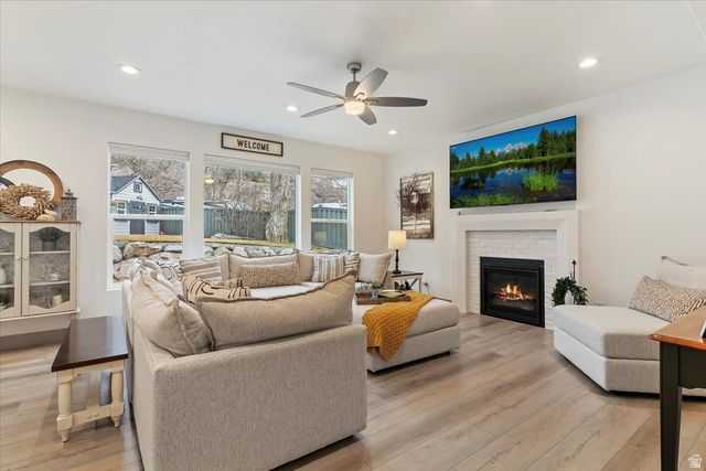 365 S MOUNTAIN RD, Fruit Heights, UT 84037