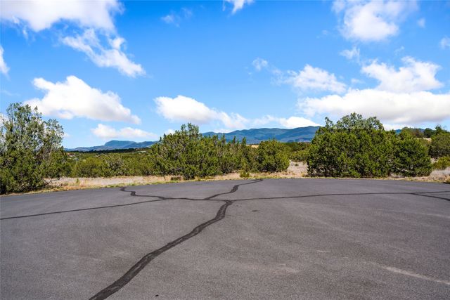 27 Paintbrush Circle, Santa Fe, NM 87506