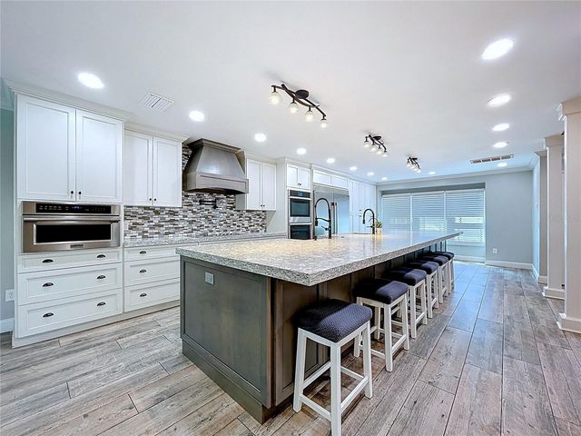 10655 LAKEVIEW DRIVE, New Port Richey, FL 34654