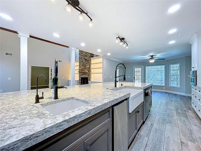 10655 LAKEVIEW DRIVE, New Port Richey, FL 34654