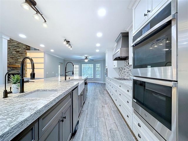 10655 LAKEVIEW DRIVE, New Port Richey, FL 34654