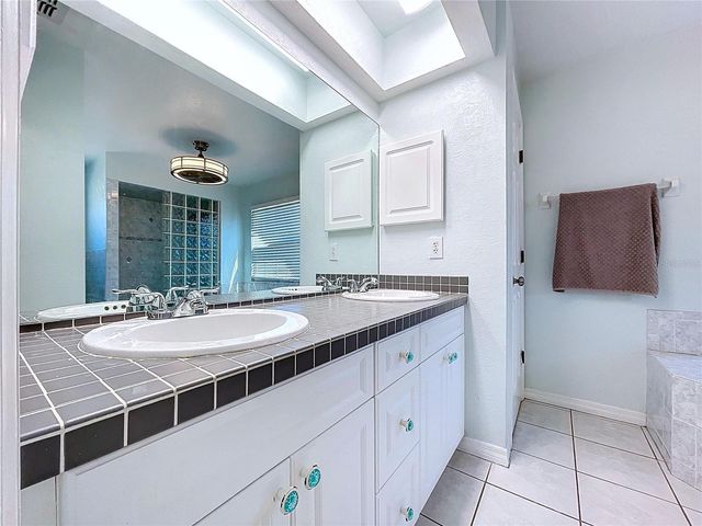 10655 LAKEVIEW DRIVE, New Port Richey, FL 34654