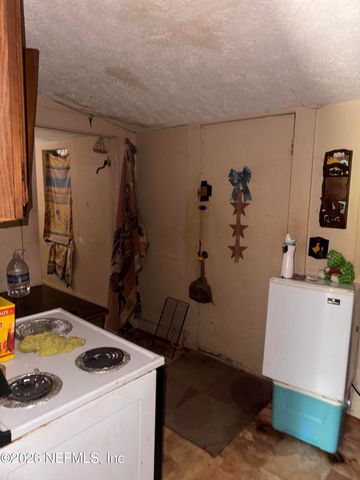 12746 WOODLAND Avenue, Jacksonville, FL 32218
