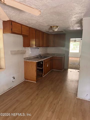 12746 WOODLAND Avenue, Jacksonville, FL 32218