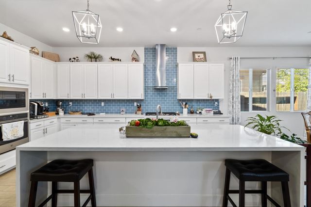 5000 Fieldview Ln, Roseville, CA 95747