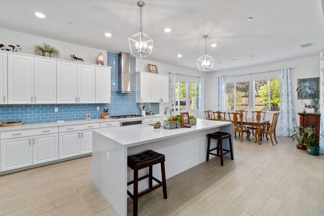 5000 Fieldview Ln, Roseville, CA 95747