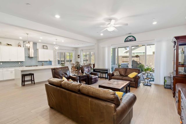 5000 Fieldview Ln, Roseville, CA 95747
