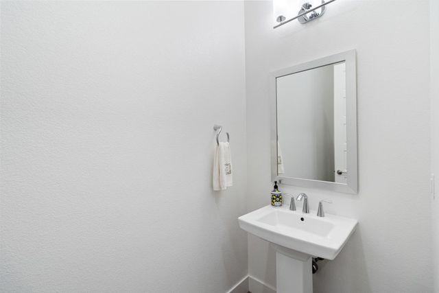 5000 Fieldview Ln, Roseville, CA 95747