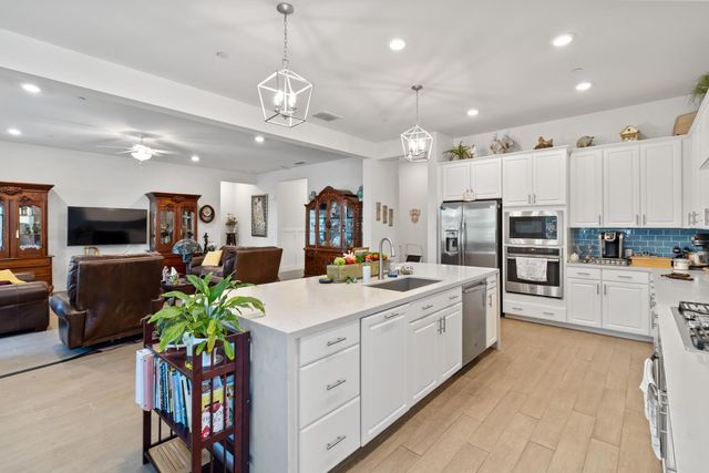 5000 Fieldview Ln, Roseville, CA 95747