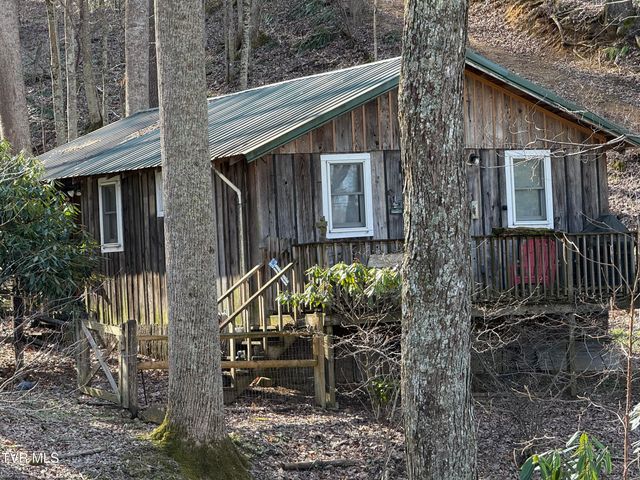 1770 Red Brush Road, Mountain City, TN 37683