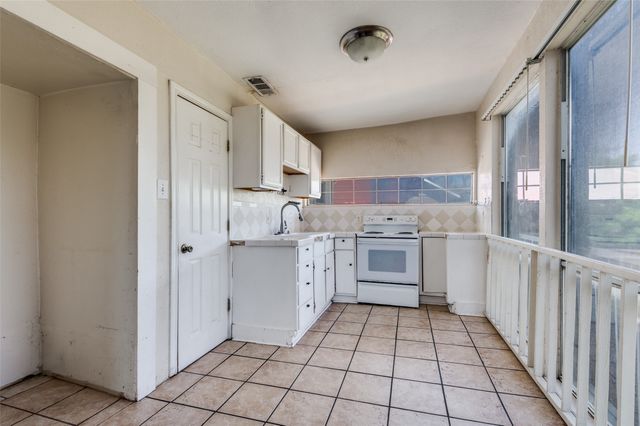 1015 Kings Highway, Dallas, TX 75208