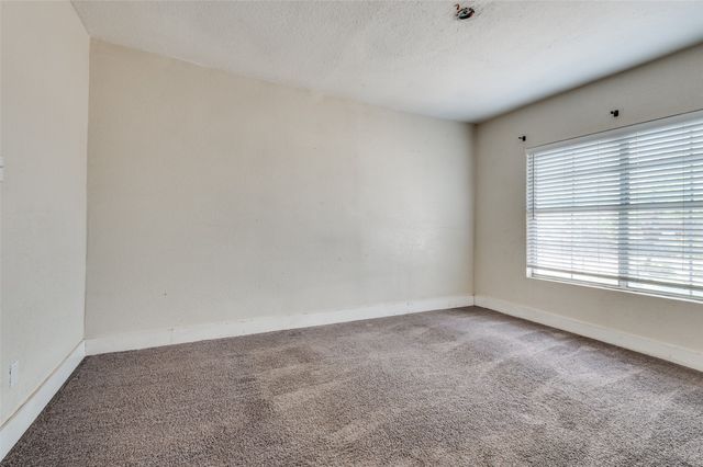1015 Kings Highway, Dallas, TX 75208
