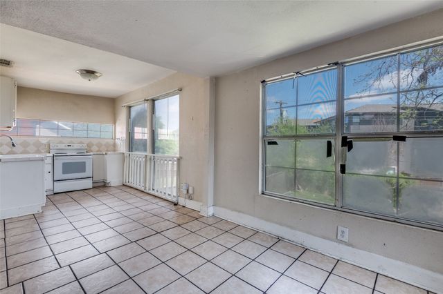 1015 Kings Highway, Dallas, TX 75208