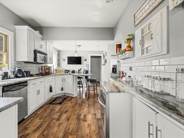 422 N Rockford Avenue, Rockford, IL 61107