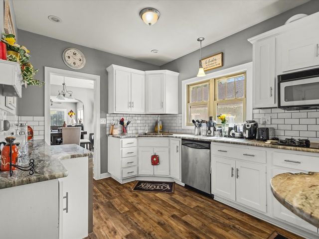 422 N Rockford Avenue, Rockford, IL 61107