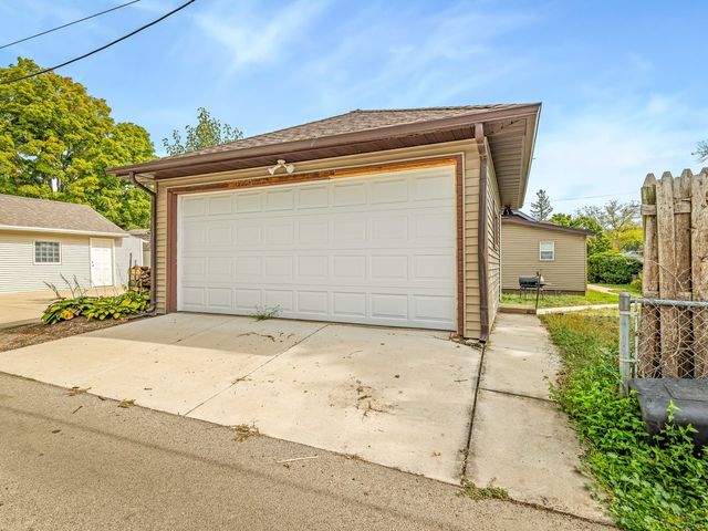 422 N Rockford Avenue, Rockford, IL 61107