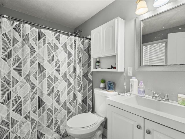 422 N Rockford Avenue, Rockford, IL 61107