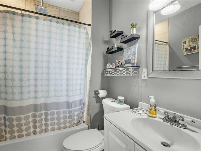 422 N Rockford Avenue, Rockford, IL 61107